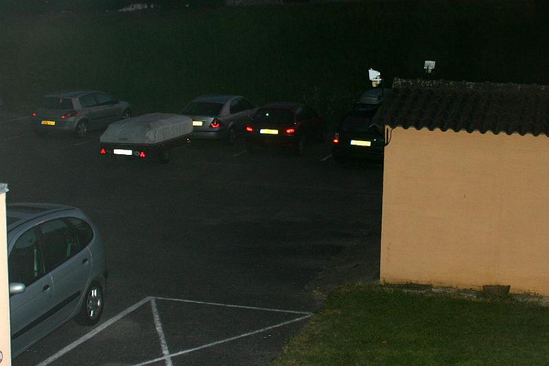 IMG_3524a.jpg - Tussen 9 uur en half 10 komen we aan bij Hotel Macon Sud in Chaintre. De auto parkeren we achter het hotel.