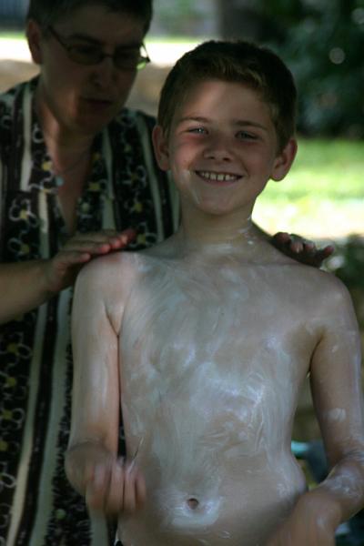 IMG_3528a.jpg - Het moest er nog wel een beetje intrekken deze zonnebrandcreme no 30