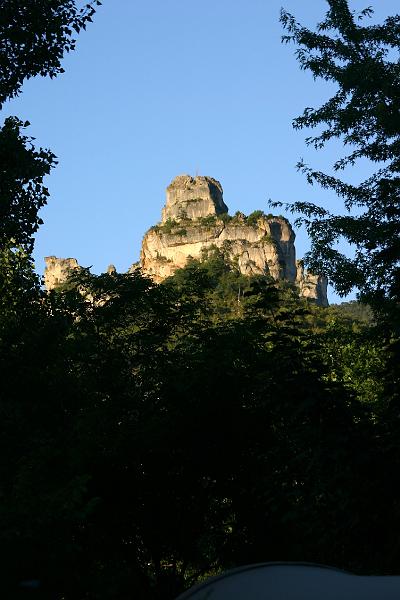 IMG_3721a.jpg - Uitzicht op Le croix du Capluc. Later zullen Jaap en ik deze berg nog beklimmen. We zijn niet verder geklommen dan het plateau, vanwege het laatste supersteile stuk