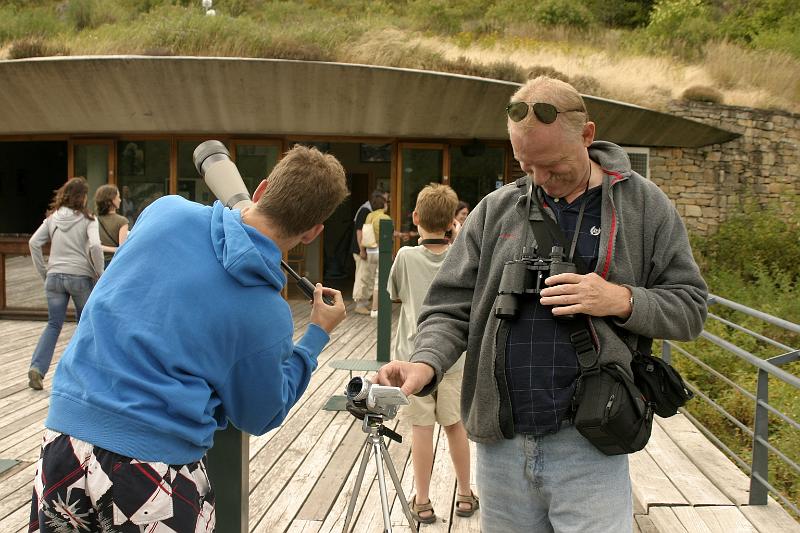 IMG_3956a.jpg - Jaap kon heel dichtbij de gieren zien met de videocamera. Toch was het beeld niet goed scherp toen we de video wilden gaan bekijken